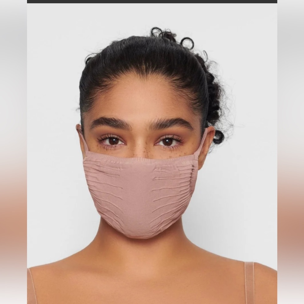 Skims face mask